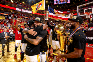 篮球赛事报道图片 - NBA球队夺冠后庆祝的场面